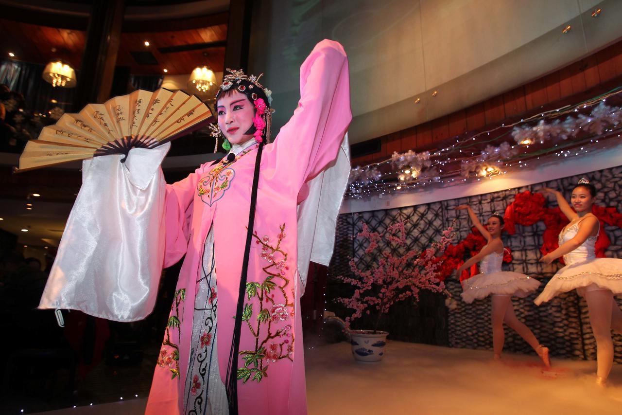 China Community Culture & Art Hotel Qingdao Exteriör bild